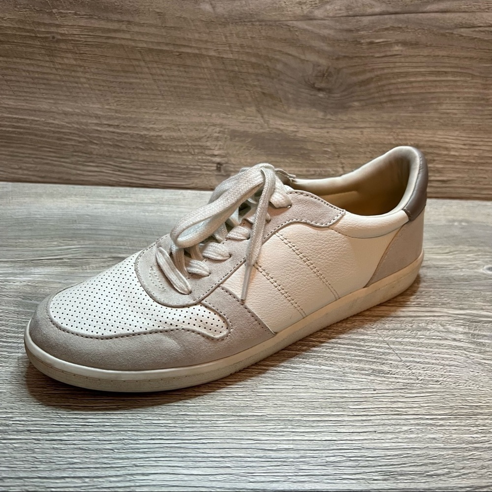 A new day sneakers size 9.5 man made and leather materials